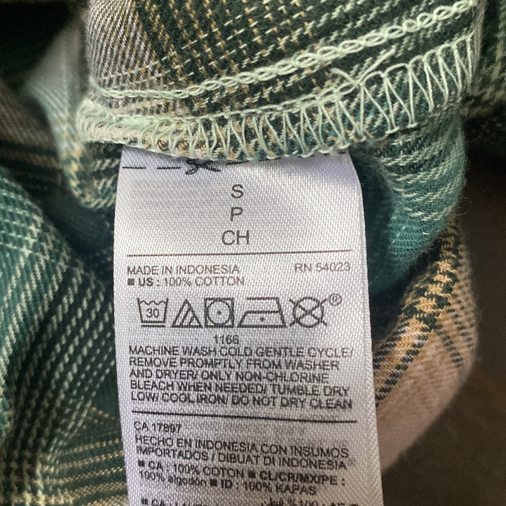 Old Navy long sleeve flannel - NWT size small - Picture 5 of 5